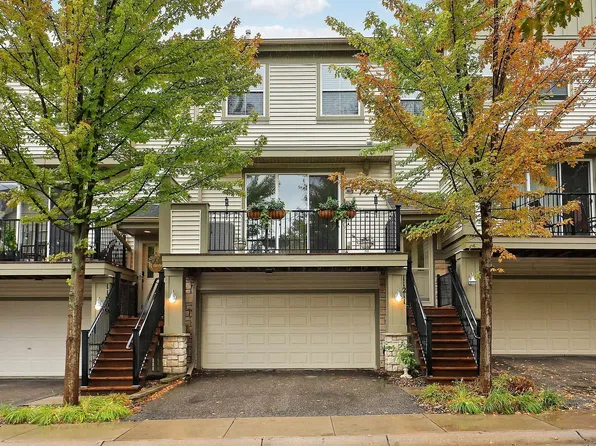 11211 Kinsley St, Eden Prairie, MN 55344