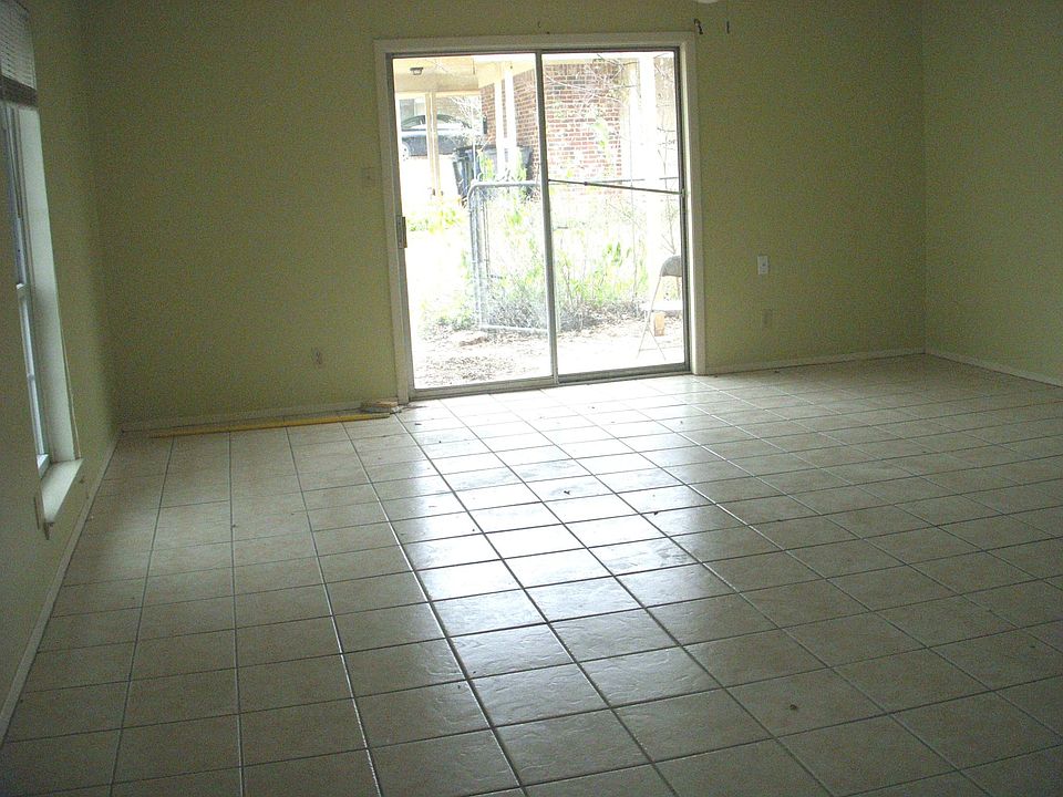 2nd image of 1600 Valleyridge Dr