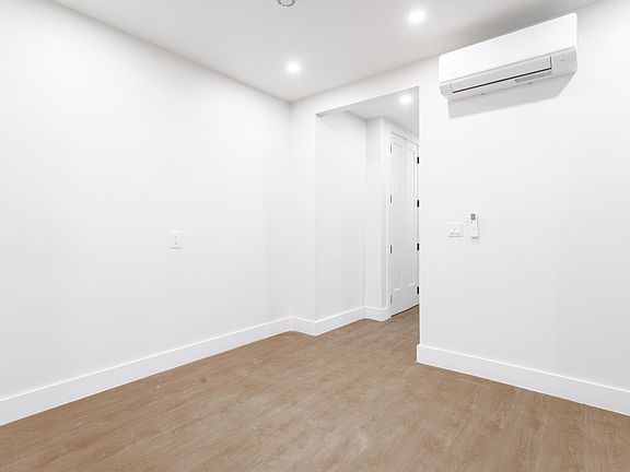 3rd image of 558 Empire Blvd APT 1R