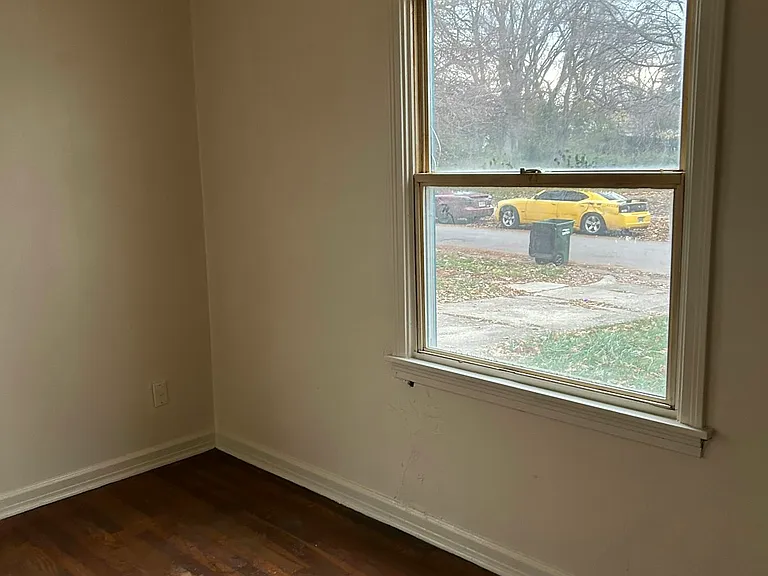 1347 Kingsley Ave — Photo 6