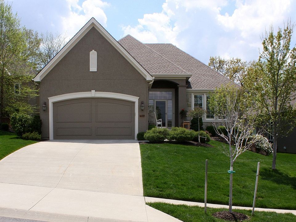 Great curb appeal!
