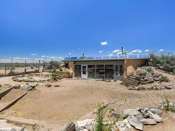 20 First Street, Carson, NM 87517