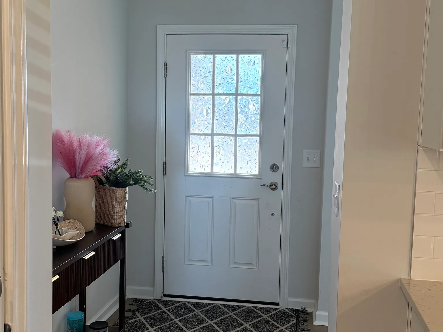 5 bed, 3050 sqft, $3,000 — Photo 2