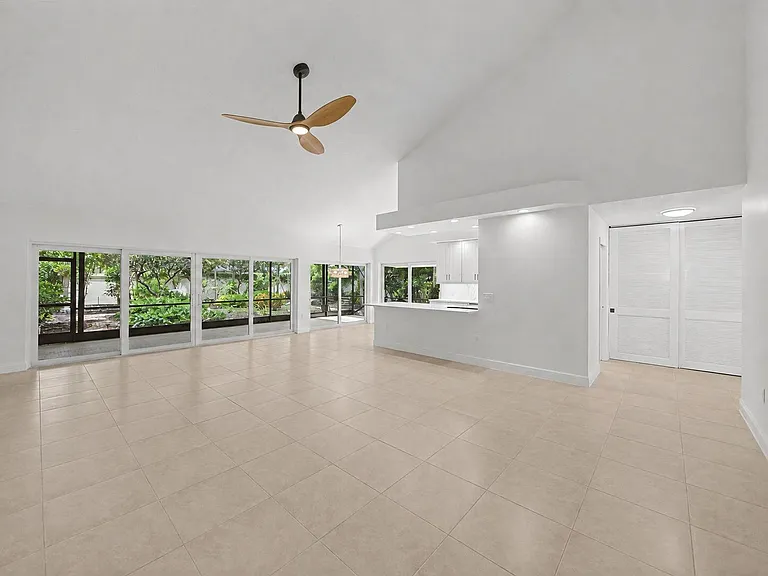 303 Leeward Dr — Photo 11