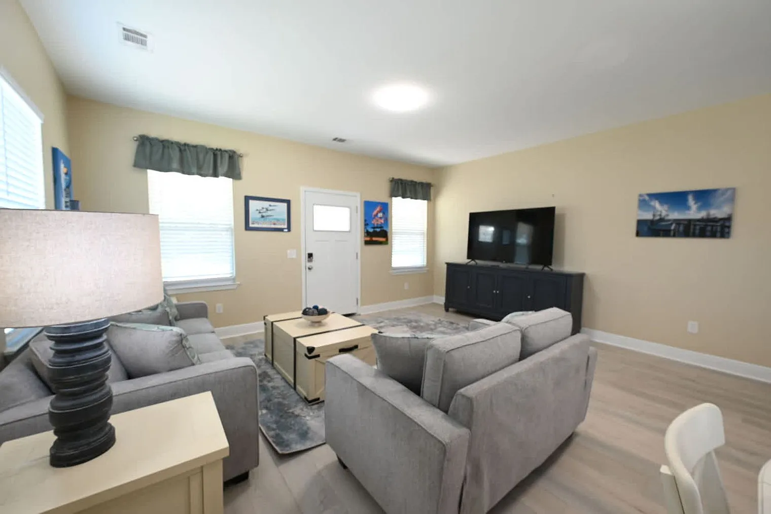 2 bed, 2.0 bath, 1162 sqft, $3,051 — Photo 2