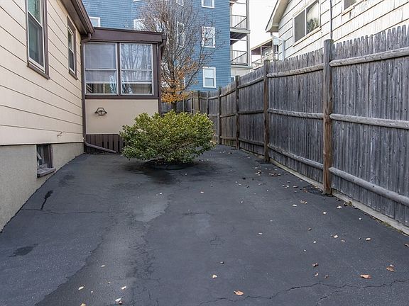 4th image of 33 Westmoreland St
