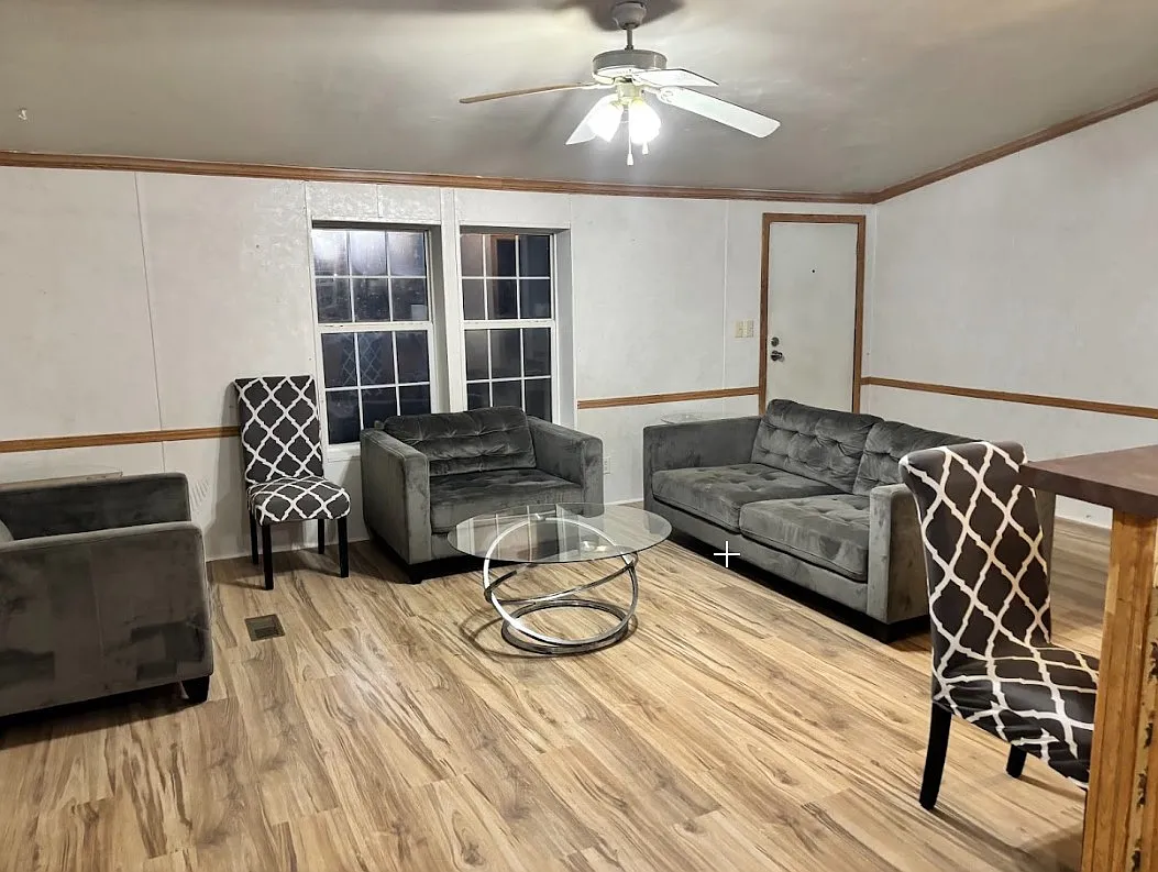 3 bed, 1152 sqft, $1,400 — Photo 1