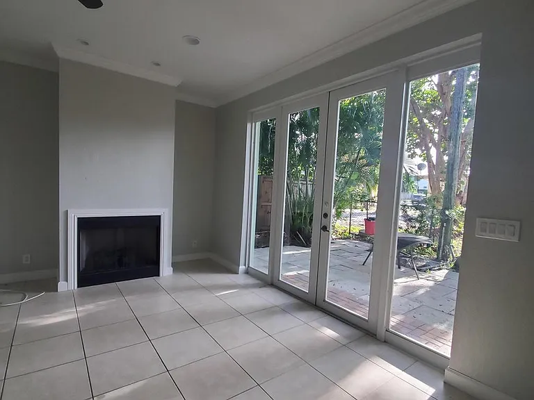 115 Akron St — Photo 6