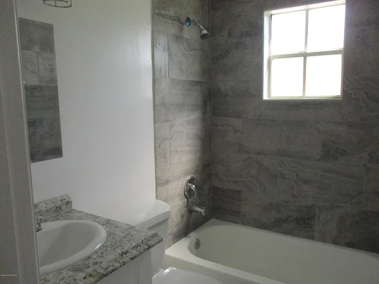 474 Tuloma Ave SW — Photo 9