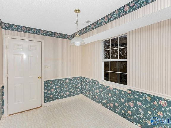 3rd image of 120 Loneoak Dr