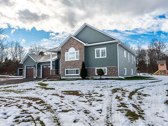 3rd image of 1557 Long Lake Rd