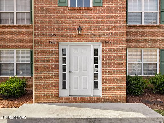 2nd image of 1643 Maple View Way