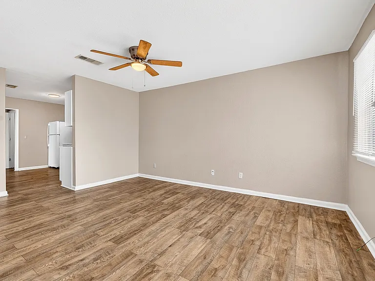 905 Parmer Ave #A — Photo 2