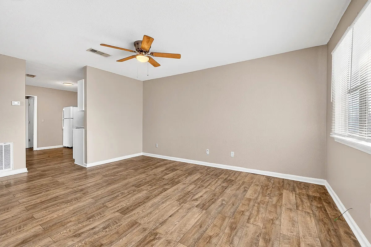 Building Photo - 905 Parmer Ave #A