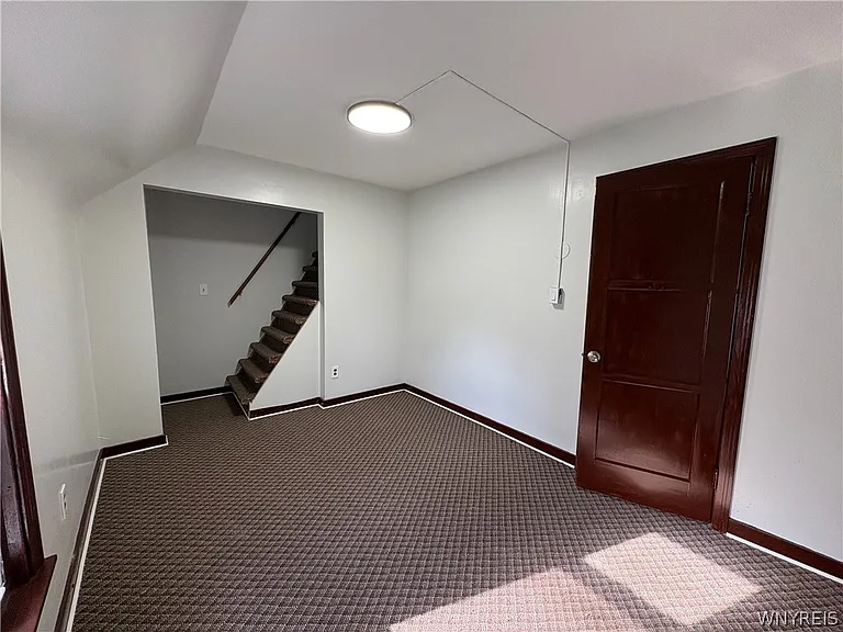 143 Reo Ave — Photo 5