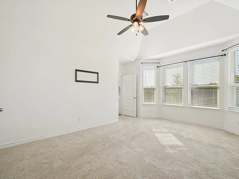 10833 Coppola — Photo 31