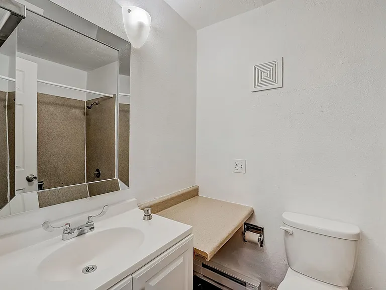 Brentwood Apartments — Photo 27