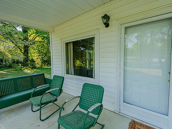 3rd image of 2021 Bundy Ave