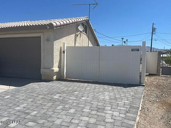 3rd image of 2713 Huntington Dr