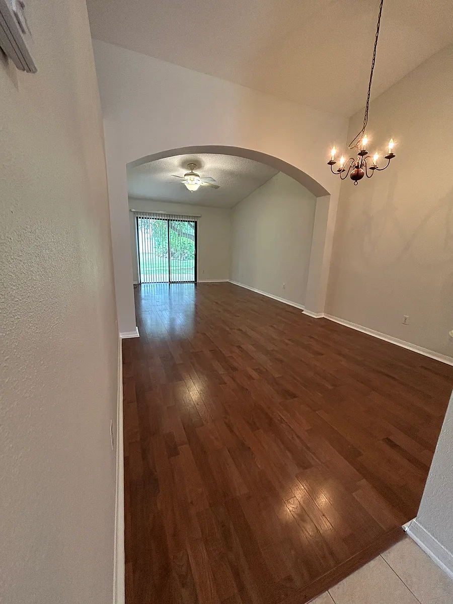 Building Photo - 347 Redwood Ln