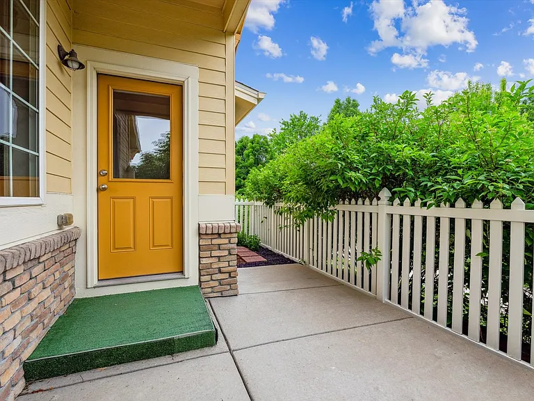 1038 Village Cir — Photo 19
