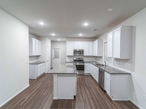 4th image of 303 Swindoll Ln
