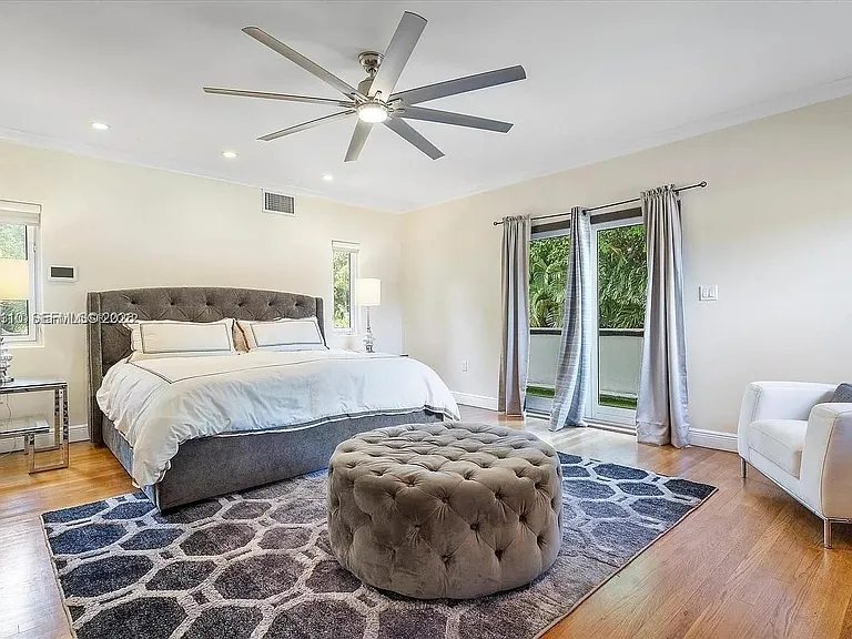 800 SW 12th Ave — Photo 35