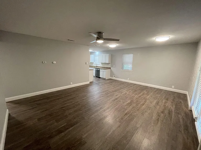 309 NE Murphy Rd — Photo 6