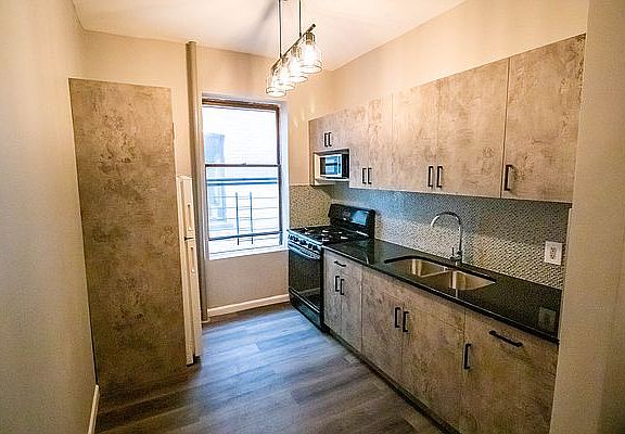 2nd image of 481 Montgomery St APT 2F