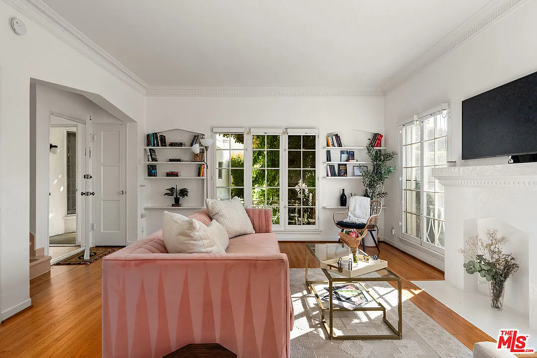 2 bed, 1.5 bath, 1284 sqft, $7,000 — Photo 3
