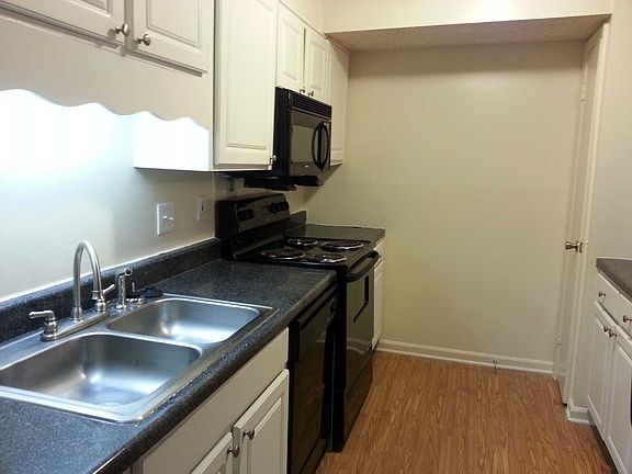3rd image of 103 Village Ln APT F