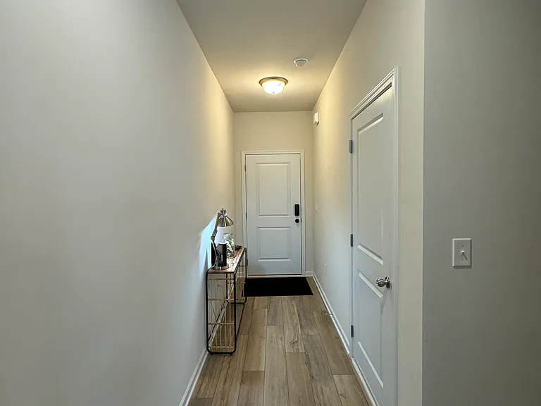 1146 Westhampton Way — Photo 2