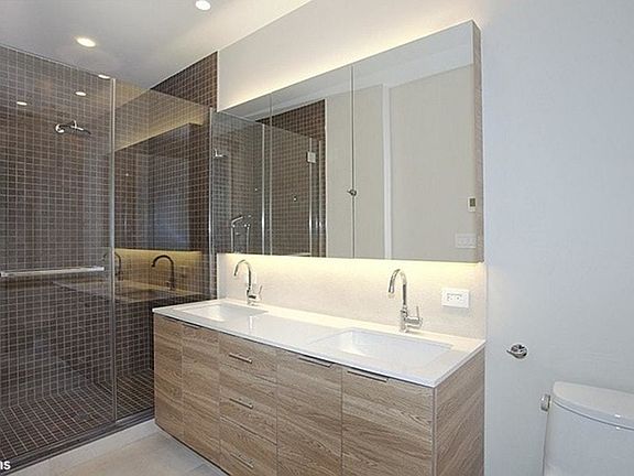 4th image of 150 W 77th St