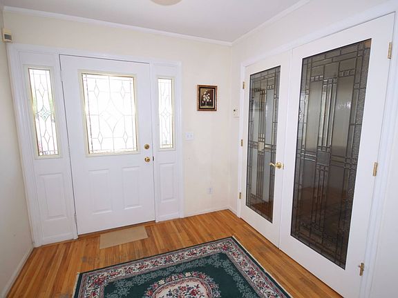 3rd image of 102 Honey Ln