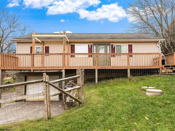 1329 Summers School Rd, Morgantown, WV 26508