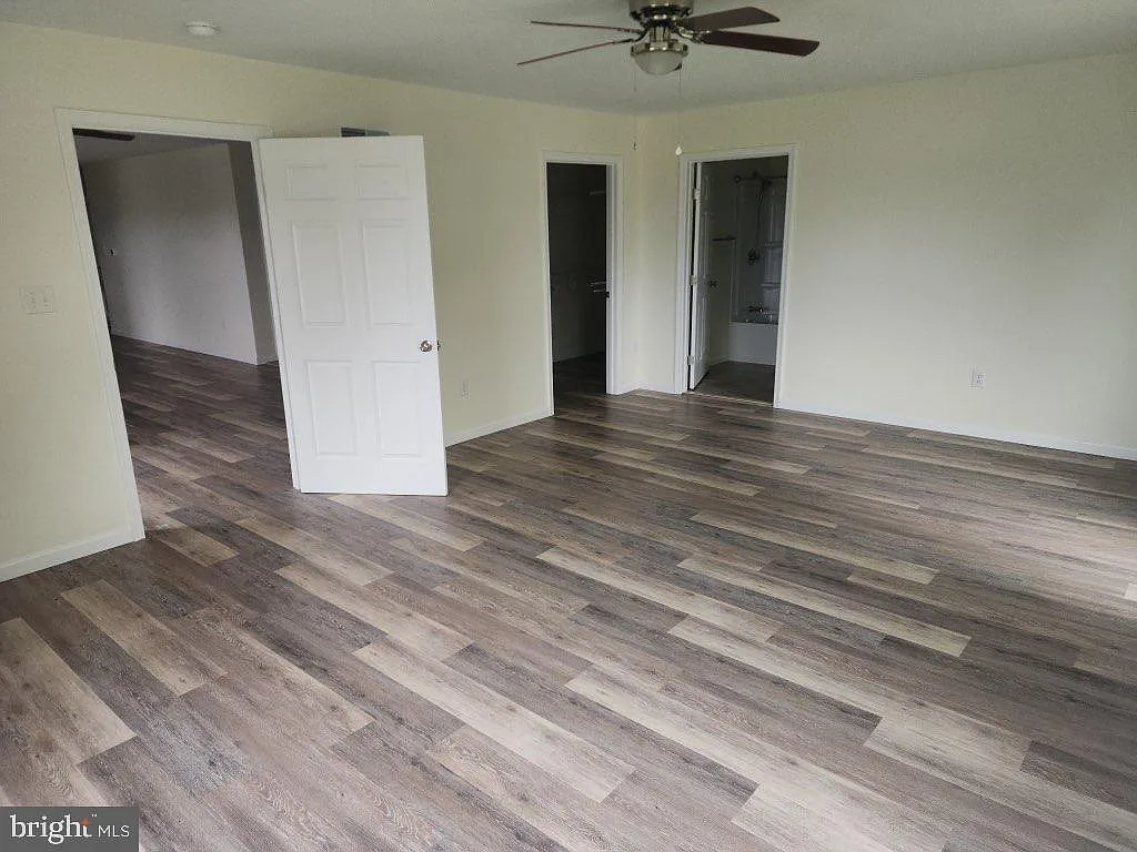 4 bed, $2,900 — Photo 2