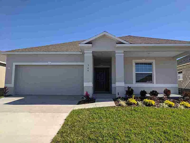 544 Pinecrest Loop — Photo 1