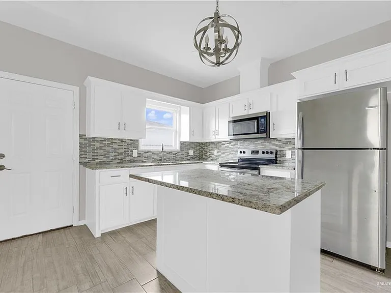 5201 N Winona Dr #3 — Photo 5