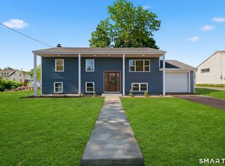 17 Fifth Avenue, Waterford, CT 06385