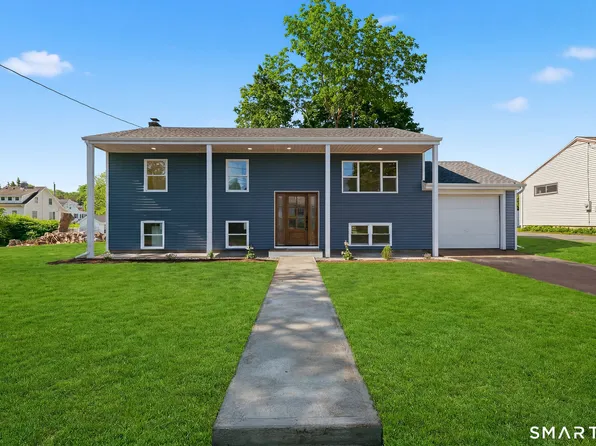 17 Fifth Avenue, Waterford, CT 06385