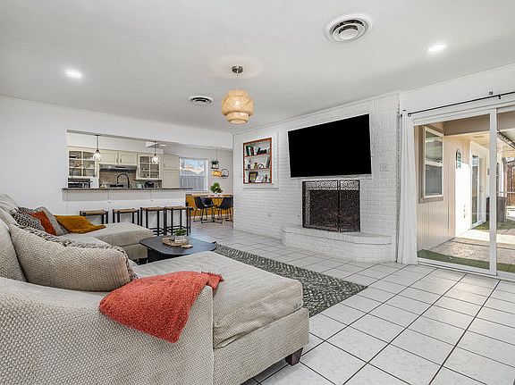 5th image of 2404 Crestview Cir