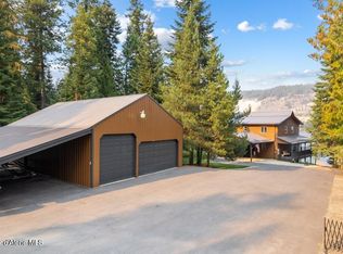 1671 Wooded Acres Dr, Sagle, ID 83860