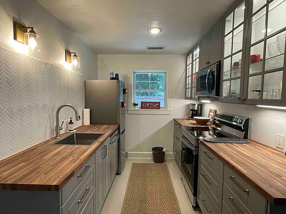 5th image of 220 Ferrill St #222