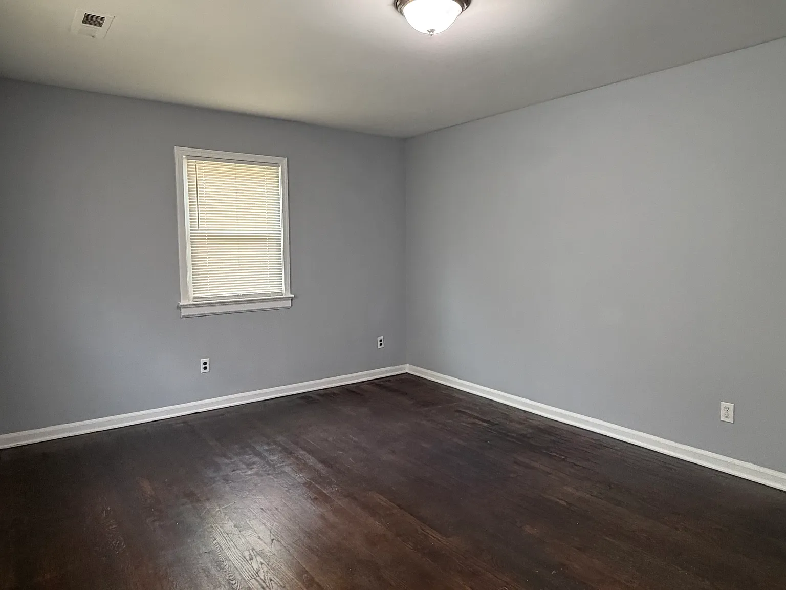 3 bed, 912 sqft, $1,800 — Photo 2