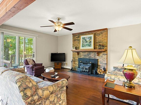 5th image of 7066 Crystal Springs Rd