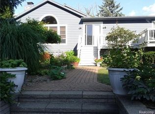 8416 Scotia Rd, Pinckney, MI 48169