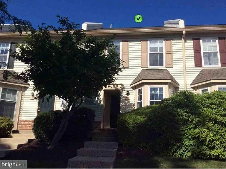 374 Hartford Sq — Photo 3