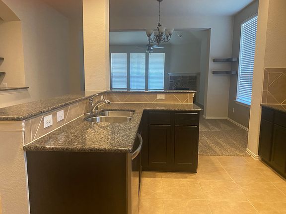 5th image of 2712 Lake Ridge Dr