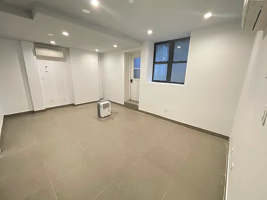 Rented by Tapiro Realty | media 10
