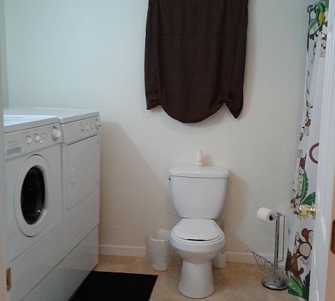 Studio Bath/Laundry